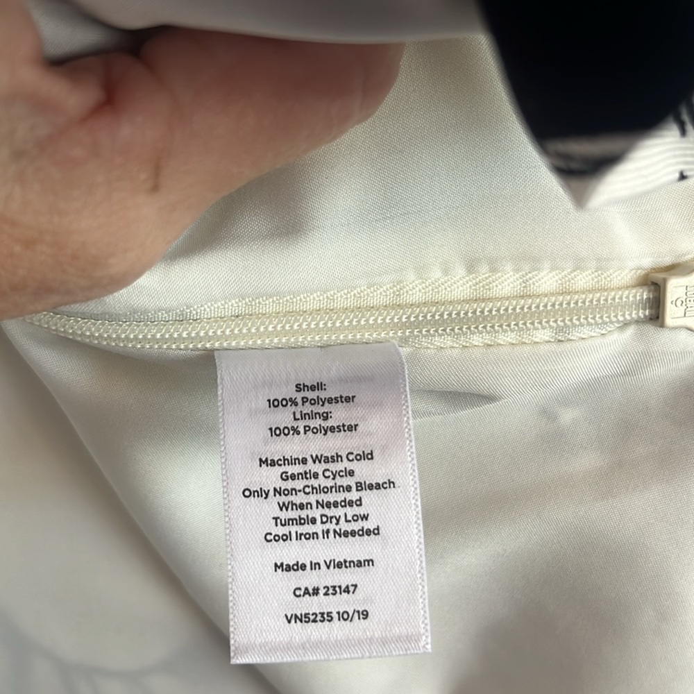 Talbots Black and White Primrose V-Neck Shell Size 6 - Picture 9 of 11